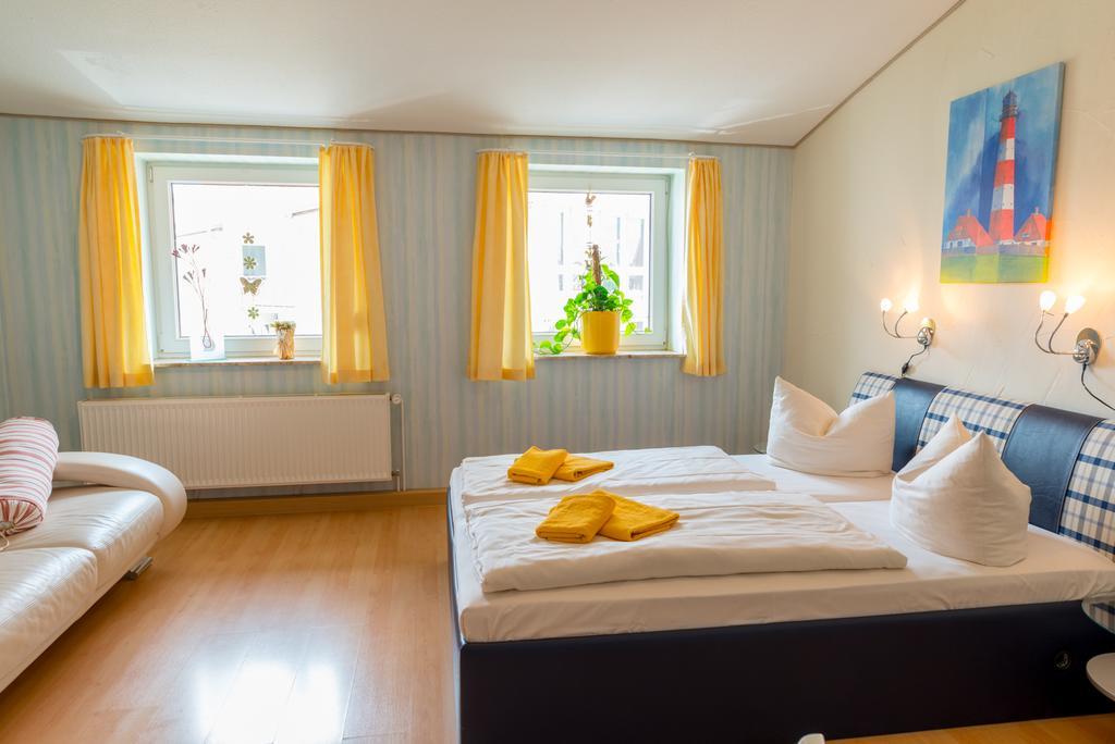 Hotel Am Mueritzhafen Garni 바렌 외부 사진