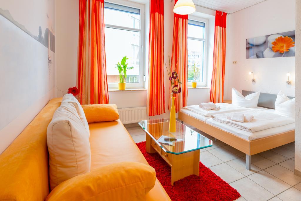 Hotel Am Mueritzhafen Garni 바렌 외부 사진