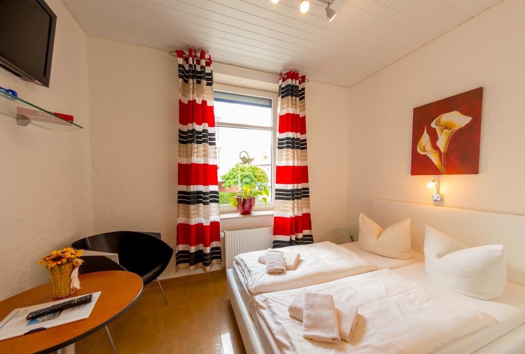 Hotel Am Mueritzhafen Garni 바렌 외부 사진