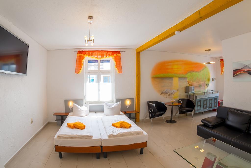 Hotel Am Mueritzhafen Garni 바렌 외부 사진